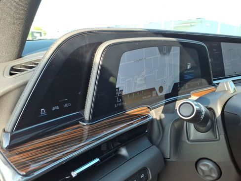 Certified 2024 Cadillac Escalade Premium Luxury w/ Performance Package AWD/4WD image 25