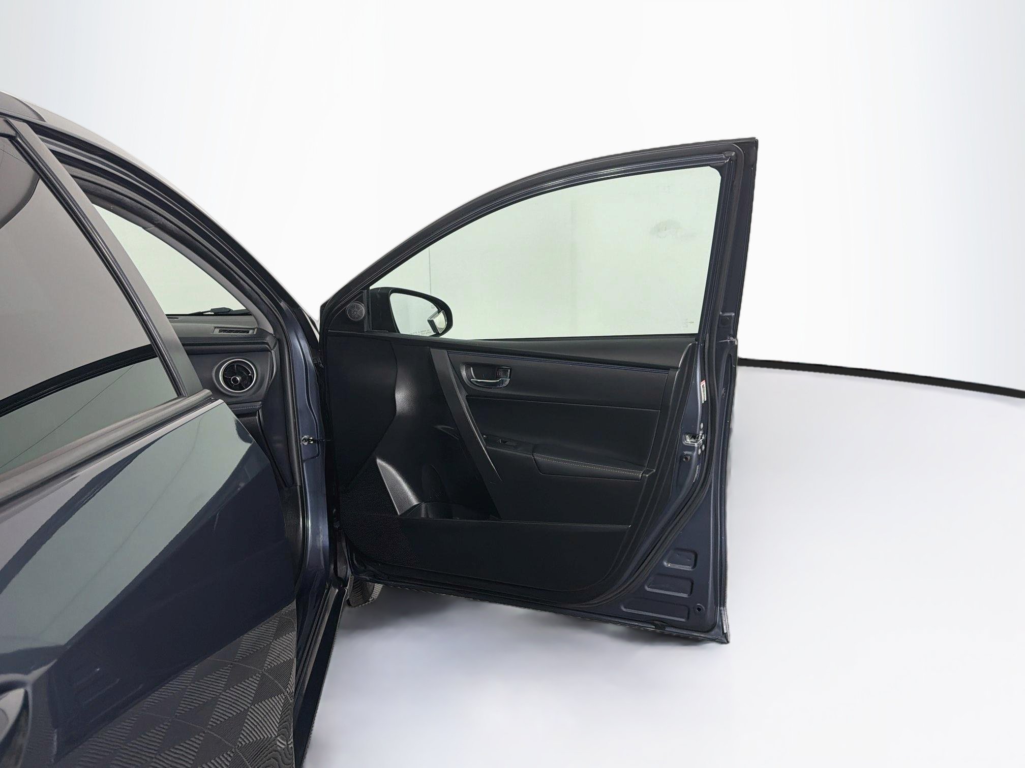 Used 2017 Toyota Corolla XSE w/ Carpet Mat Package (TMS) FWD image 33