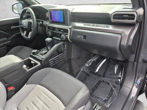 Certified 2025 Toyota Tacoma TRD Off-Road AWD/4WD image 19