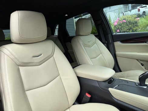 Used 2017 Cadillac XT5 Luxury w/ Driver Awareness Package FWD image 18