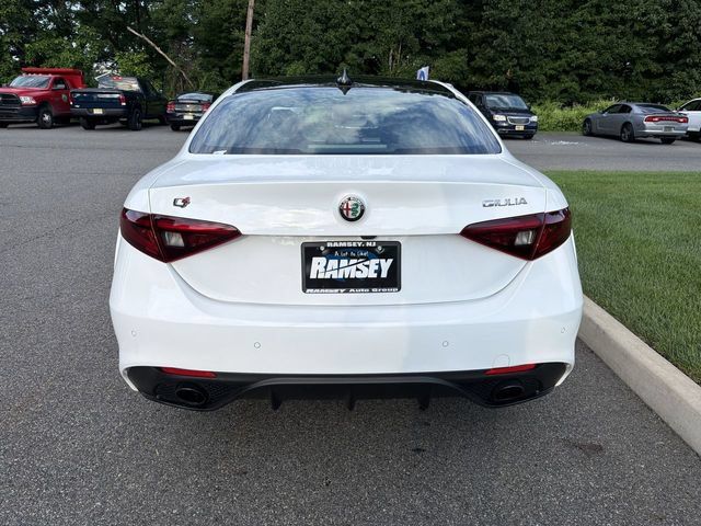 Used 2023 Alfa Romeo Giulia Veloce AWD/4WD image 7