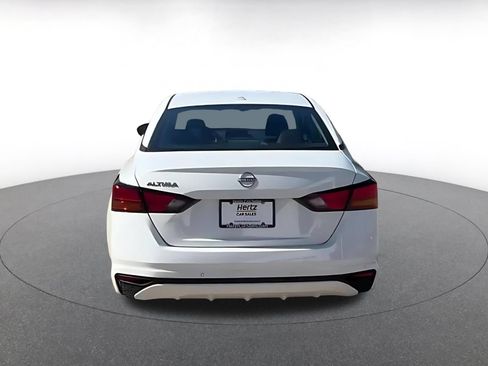 Used 2025 Nissan Altima 2.5 SV FWD image 12