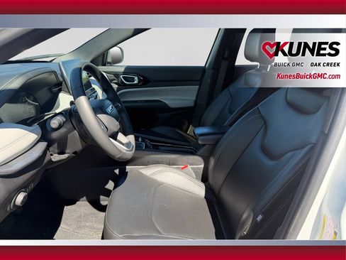 Used 2025 Jeep Compass Limited AWD/4WD image 21