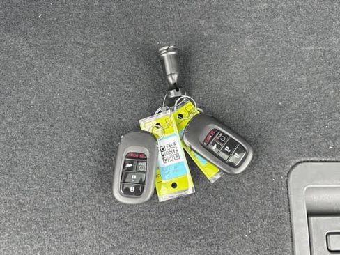 Used 2025 Honda Pilot Sport image 24