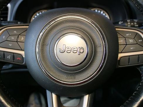 Used 2017 Jeep Renegade Latitude w/ Cold Weather Group AWD/4WD image 18