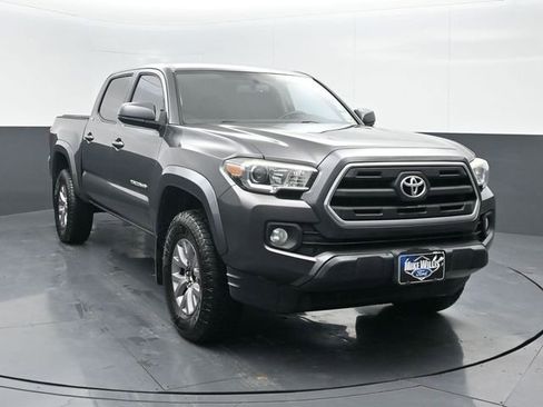 Used 2017 Toyota Tacoma SR5 image 1
