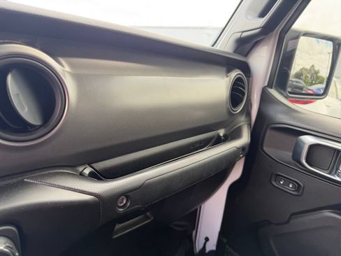 Used 2023 Jeep Gladiator Sport AWD/4WD image 21