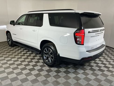 Used 2024 Chevrolet Suburban Z71 w/ Luxury Package image 10