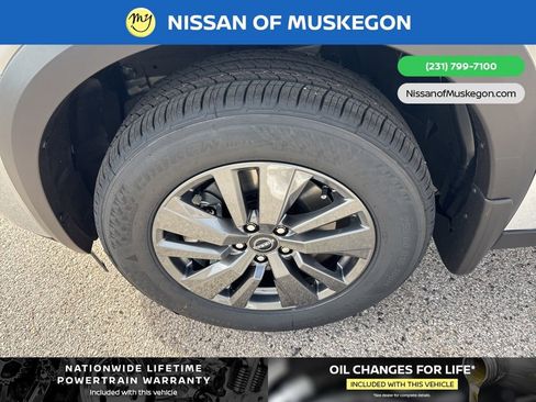 New 2025 Nissan Pathfinder SV image 9