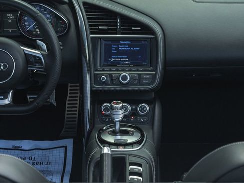 Used 2015 Audi R8 V10 image 18