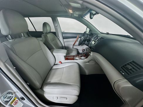 Used 2013 Toyota Highlander Limited FWD image 34