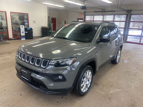 Certified 2023 Jeep Compass Latitude w/ Sun and Sound Group AWD/4WD image 3