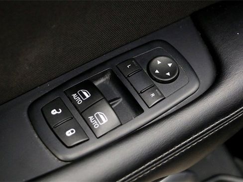 Used 2016 Dodge Challenger SXT image 21