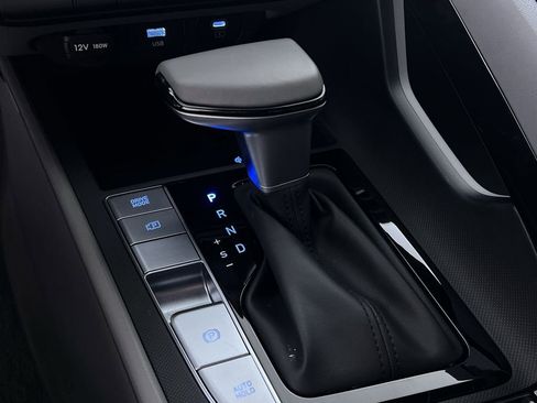 Used 2025 Hyundai Elantra SEL w/ Cargo Package image 22