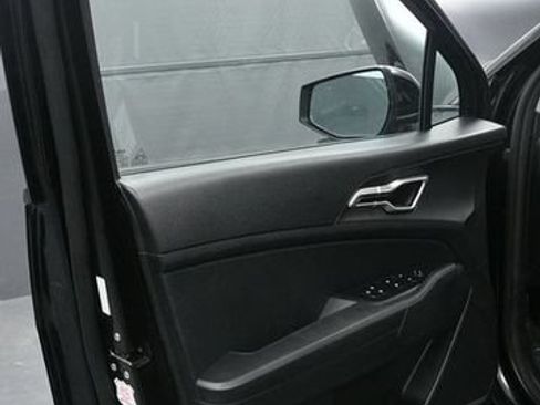 Used 2024 Kia Sportage LX AWD/4WD image 9