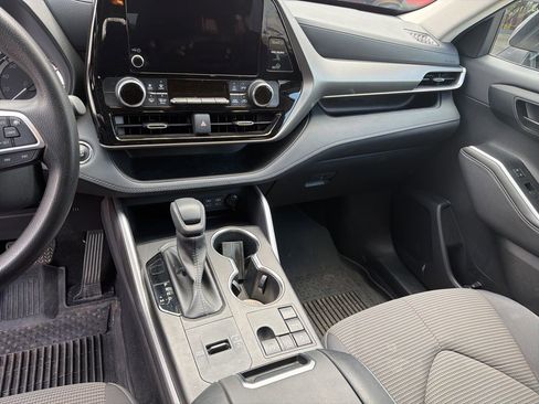 Used 2023 Toyota Highlander L FWD image 15