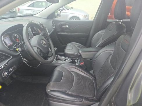 Used 2022 Jeep Cherokee Trailhawk w/ Premium Leather Package AWD/4WD image 5