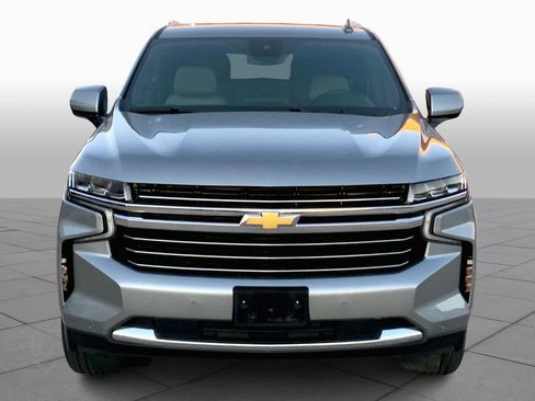 Used 2024 Chevrolet Suburban LT image 3