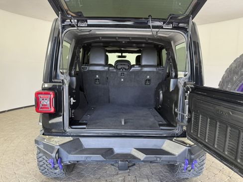 Used 2018 Jeep Wrangler Unlimited Sahara w/ Dual Top Group AWD/4WD image 7