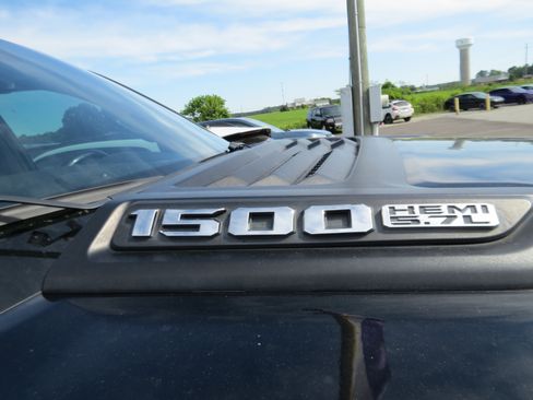 Used 2019 RAM 1500 Laramie AWD/4WD image 4