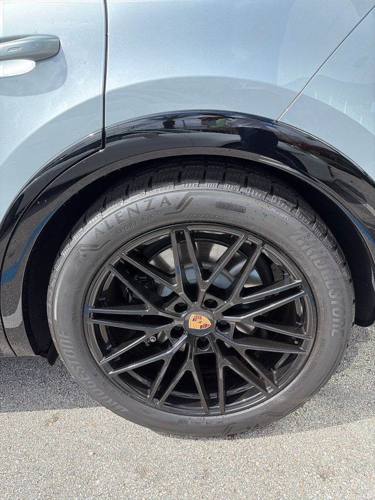 Certified 2026 Porsche Cayenne GTS AWD/4WD image 10