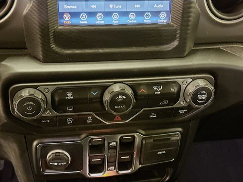 Used 2022 Jeep Wrangler Unlimited Sport AWD/4WD image 23