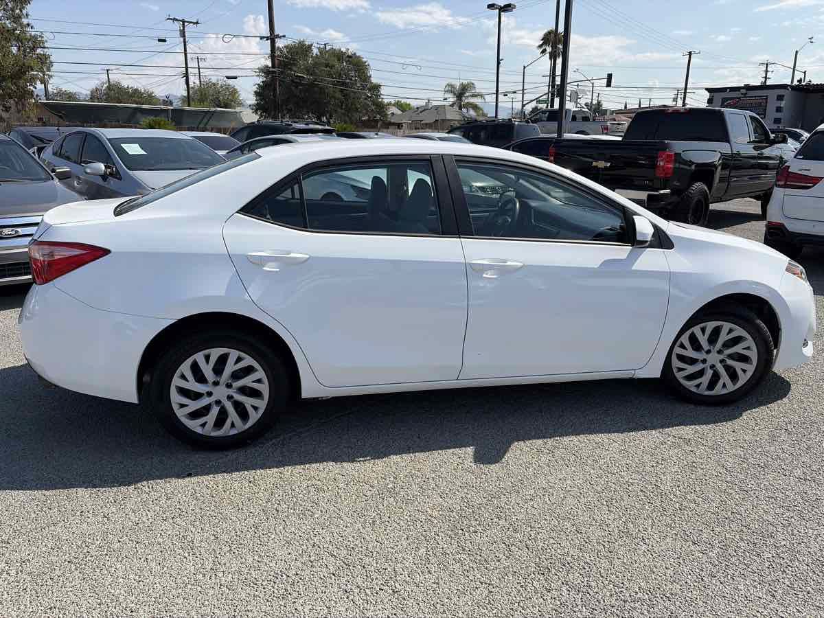 Used 2018 Toyota Corolla LE FWD image 4