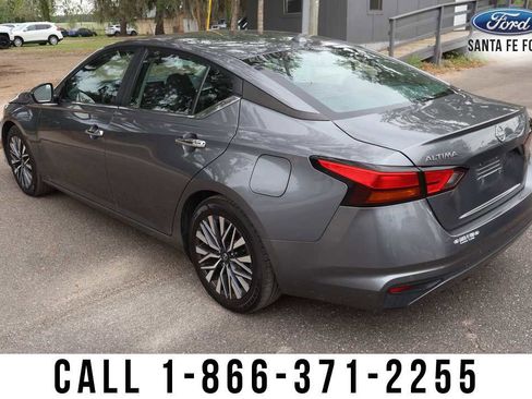 Used 2024 Nissan Altima 2.5 SV image 3