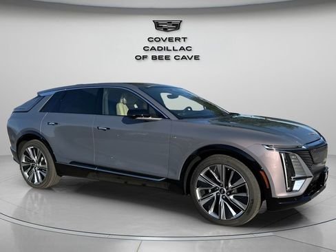 New 2026 Cadillac Lyriq Signature Luxury image 12