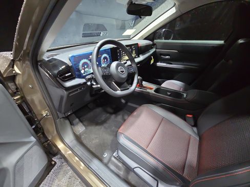 New 2026 Nissan Kicks SR FWD image 33