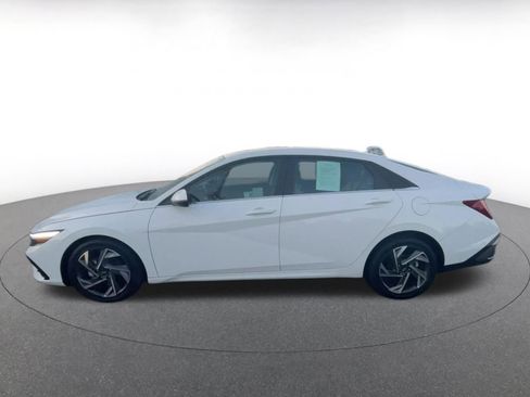 Used 2025 Hyundai Elantra Limited image 9