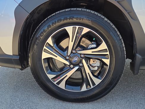 Used 2024 Subaru Crosstrek 2.0i Premium AWD/4WD image 9