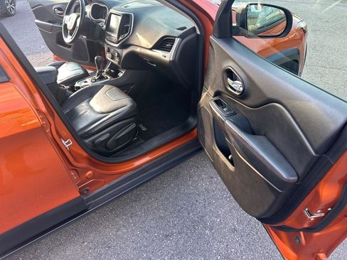 Used 2016 Jeep Cherokee Trailhawk w/ Comfort/Convenience Group image 32