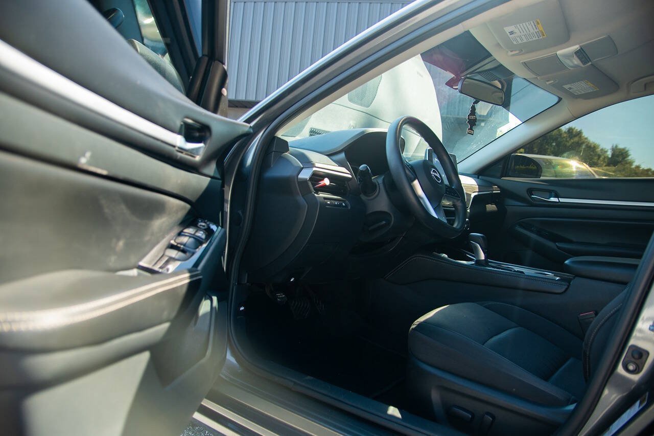 Used 2023 Nissan Altima 2.5 SV FWD image 17