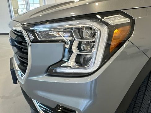 Used 2023 GMC Terrain SLE w/ Driver Convenience Package AWD/4WD image 11