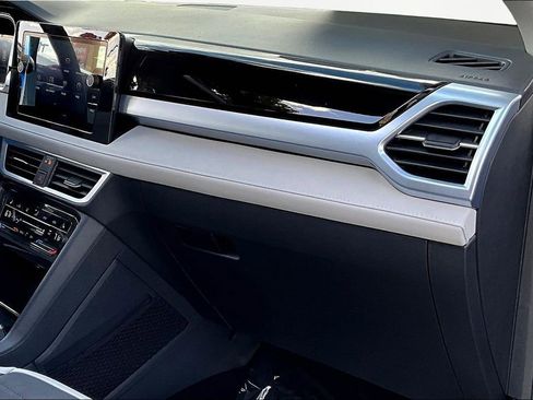 New 2026 Volkswagen Taos SE image 25