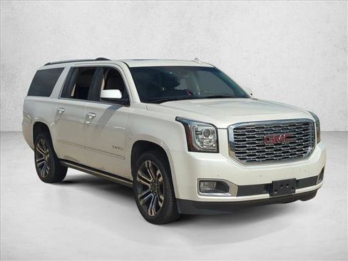 Used 2019 GMC Yukon XL Denali w/ Denali Ultimate Package image 3