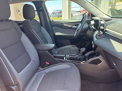 Used 2025 Chevrolet TrailBlazer LT FWD image 35