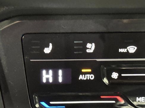 Used 2024 Volkswagen Tiguan SEL R-Line image 8