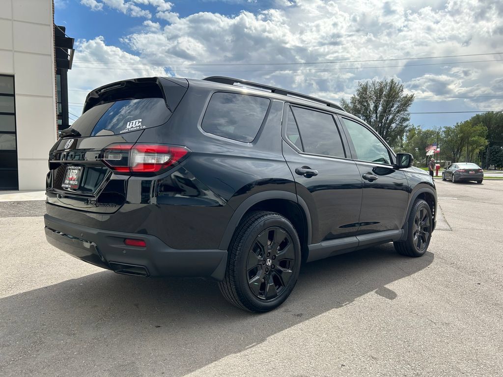 Used 2026 Honda Pilot Black Edition image 3