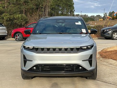 Used 2024 Jeep Wagoneer Launch Edition image 3