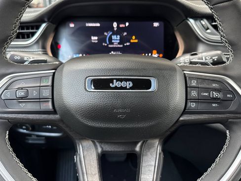 Used 2025 Jeep Grand Cherokee L Limited AWD/4WD image 26