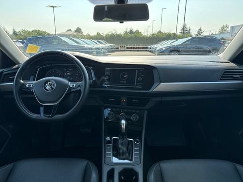 Used 2021 Volkswagen Jetta SE FWD image 11