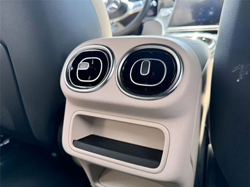 Used 2023 Mercedes-Benz GLC 300 4MATIC image 22