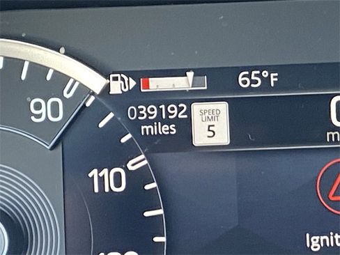 Used 2023 Land Rover Defender 110 X-Dynamic SE image 12