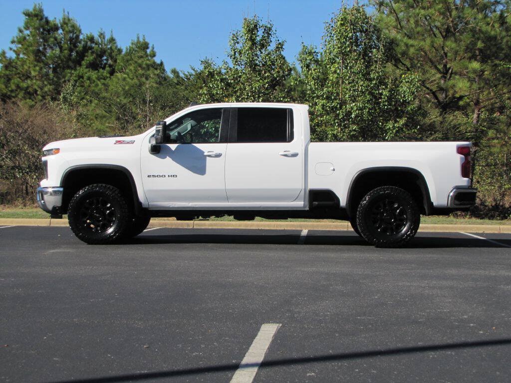 Used 2024 Chevrolet Silverado 2500 LT AWD/4WD image 5