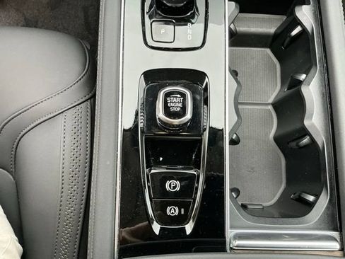 Certified 2025 Volvo XC90 B5 Plus AWD/4WD image 17