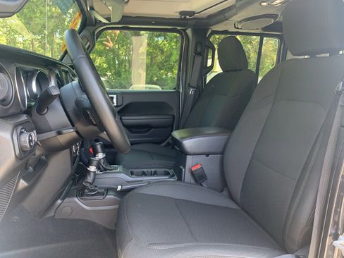 Used 2022 Jeep Gladiator Sport image 15