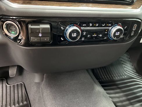 New 2026 GMC Sierra 1500 SLE w/ X31 Off-Road Package AWD/4WD image 17
