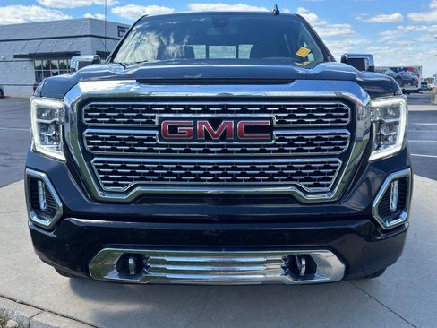 Used 2022 GMC Sierra 1500 Denali w/ Driver Alert Package II AWD/4WD image 2